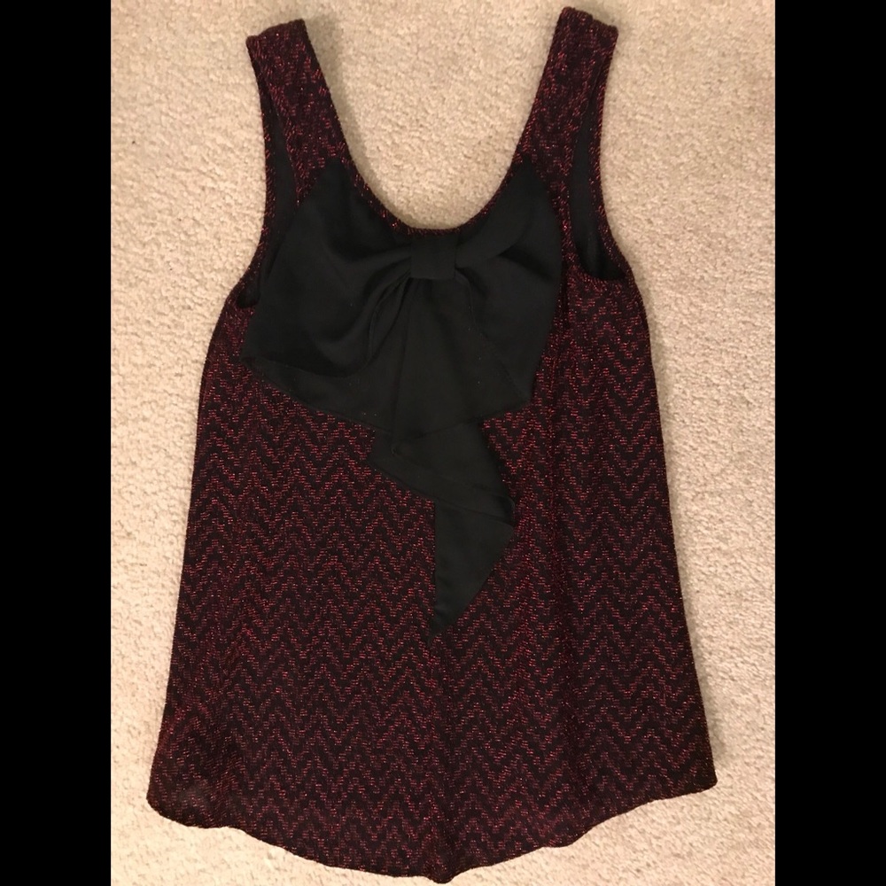 Daytrip Red/Black Chevron Tank w/Bow Detail on back - Size X-Small $8